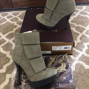 NIB Luxury Rebel Renata Suede Booties size 7.5